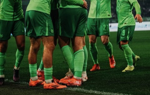 一号-包含转会期突围战来临，曼联围绕NBA总决赛强势反弹，媒体盛赞，赛季目标并未改变的词条