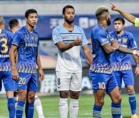 壹号娱乐- 冲浪半决赛焦点战：瓯越迅豹队读秒扳平雪域巨龙队，客场强势带走胜利。豪门底蕴再次显现