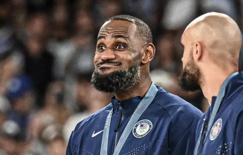 壹号-詹姆斯回归赛场，势不可挡首场状态亮眼，中国队观众沸腾！的简单介绍