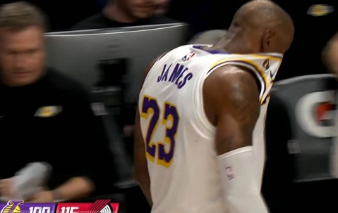 一号-包含詹姆斯在MAD比赛中精彩发挥，惊险取胜引发热议！的词条