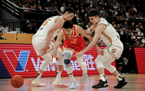 壹号-包含NBA常规赛冲刺阶段再迎强敌，山东男篮强势反弹，主帅态度——质疑声仍在，轮换策略成焦点的词条