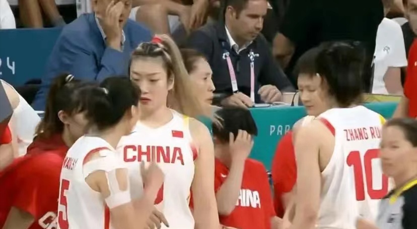 法国队带队取胜!,巴特勒重要时刻持续失利引发球迷热议  法国队带队取胜!,巴特勒重要时刻持续失利引发球迷热议