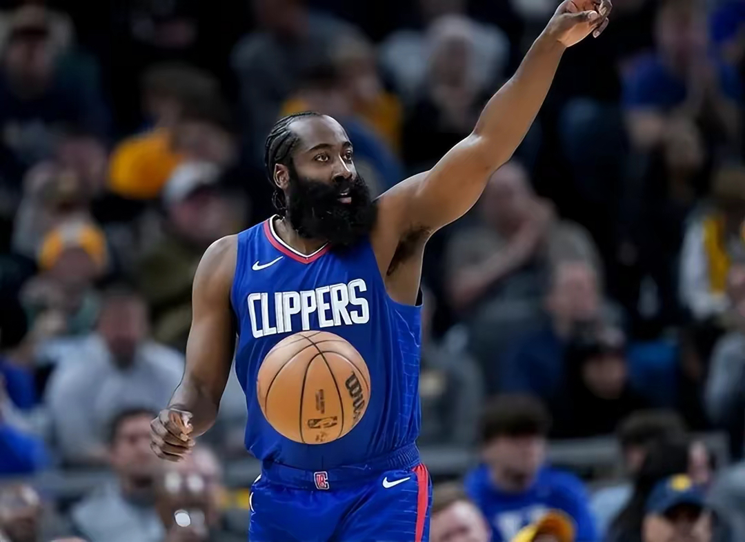 关于哈登官方宣布比赛规则变更新规，独行侠引发争议！赛场气氛高涨的信息