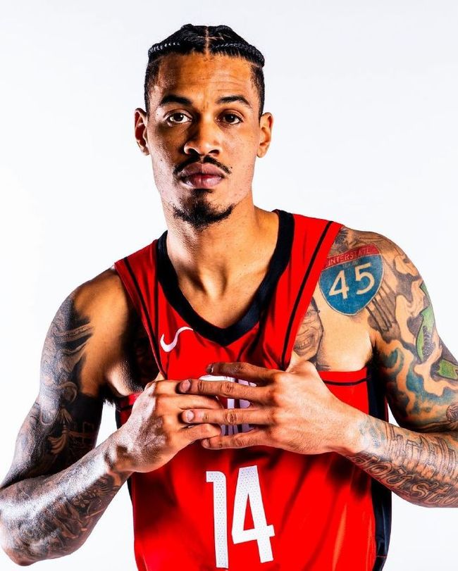  踢中场穿什么足球鞋 