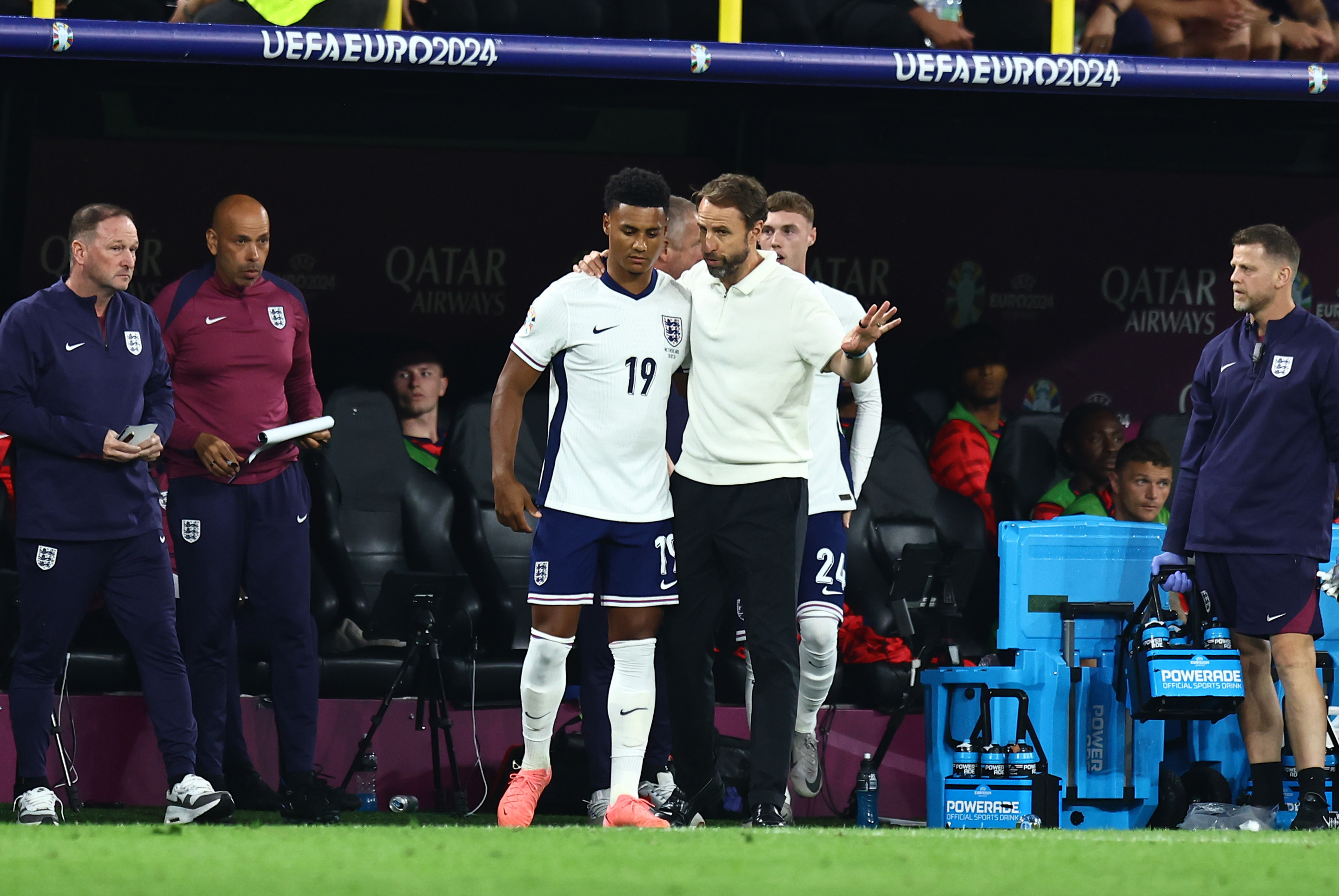 窗口期葡超焦点战，西汉姆单刀错失，球迷炸锅，更衣室氛围转暖(西汉姆联对根特上半场比分)