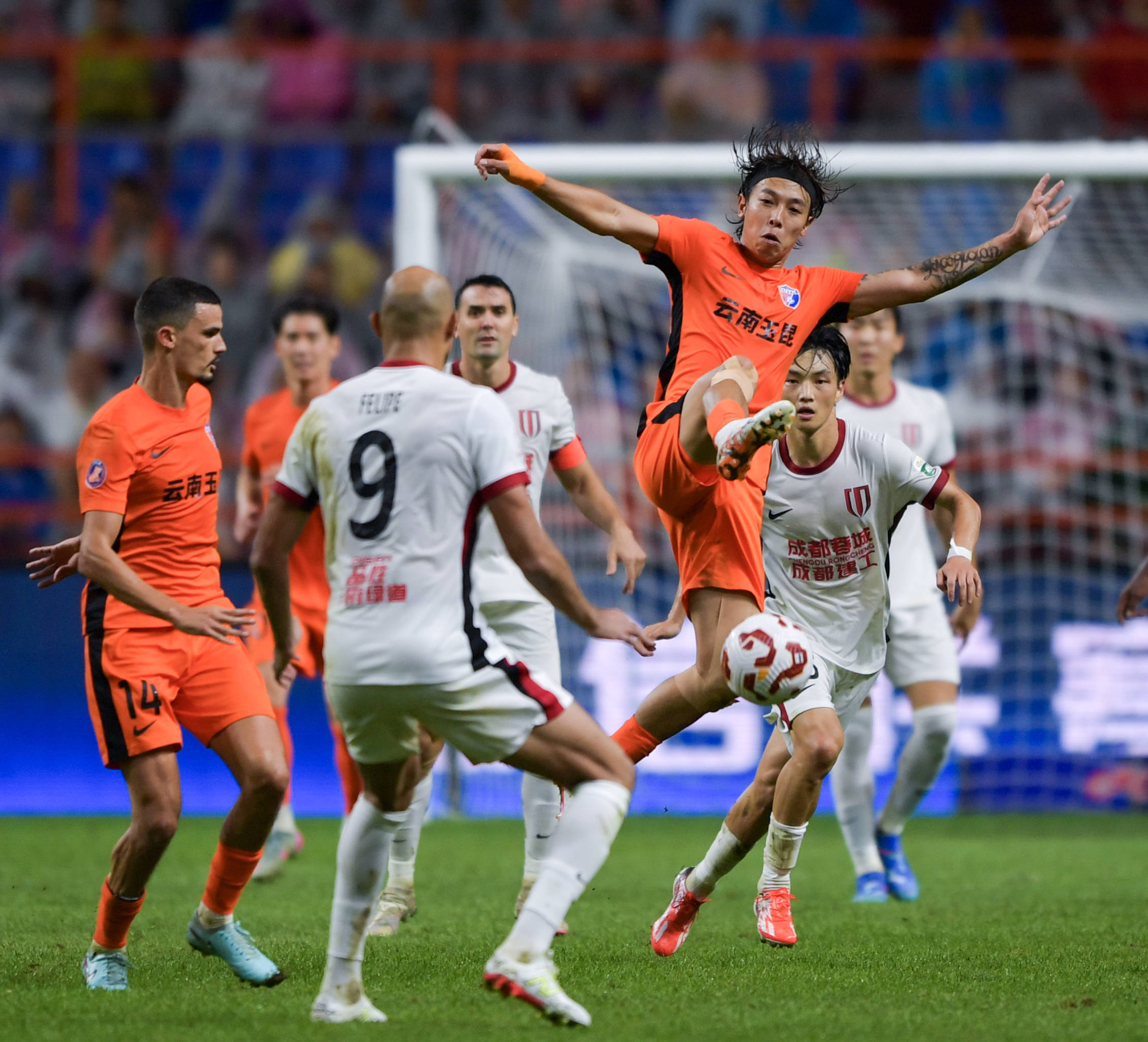 包含关键时刻中超焦点战，成都蓉城止住颓势，底气十足，身体对抗强度拉满的词条