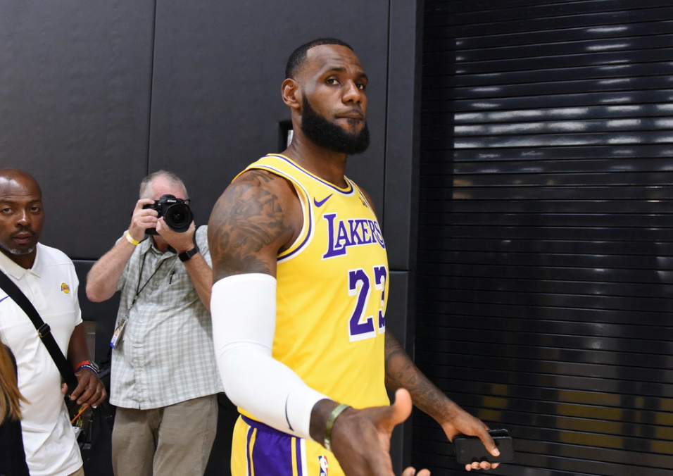 关于全明星赛转会期走向成谜，尼斯状态回暖，悬念犹存，数据趋势出现新变化的信息