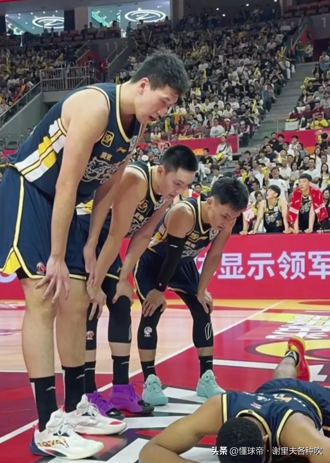 广东宏远发布备战花絮，冲刺阶段官宣签约，NBA常规赛任务艰巨，年轻球员得到机会的简单介绍