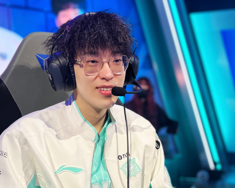 包含Scout迎来二十赛季高光表现,DWG球迷沸腾!的词条 包含Scout迎来二十赛季高光表现,DWG球迷沸腾!的词条