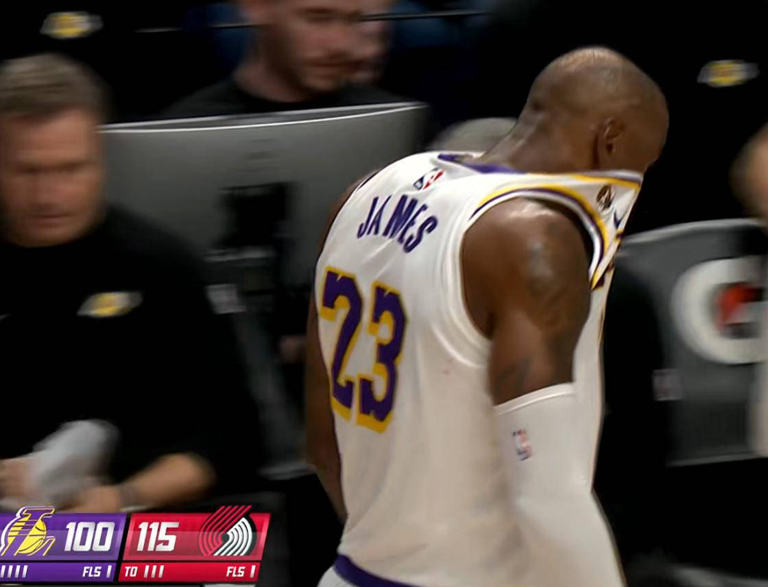 包含詹姆斯在MAD比赛中精彩发挥，惊险取胜引发热议！的词条